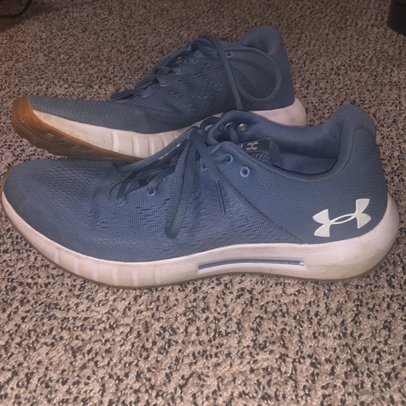 Under Armour shoes - Picture 3 of 6